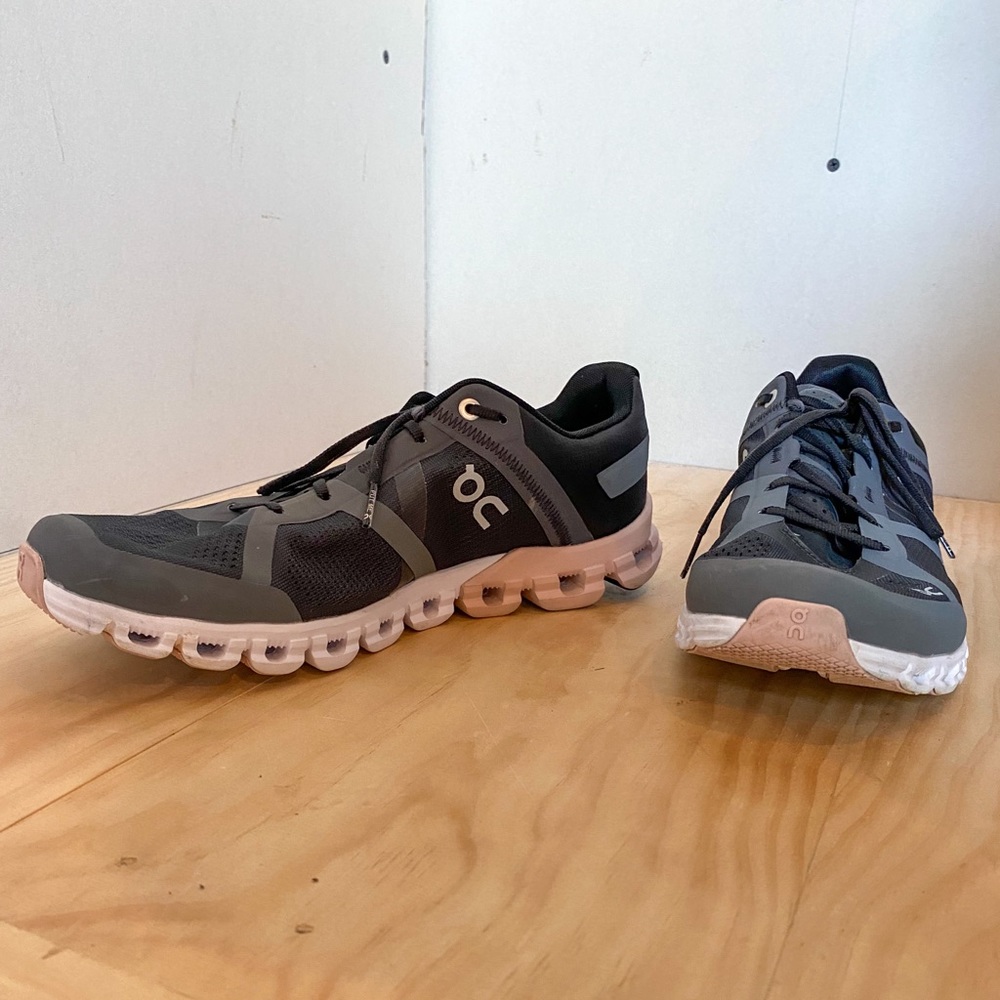 ON Running Shoes, Cloudflow, Color: Rock-Rose, SZ 9.5 Women’s